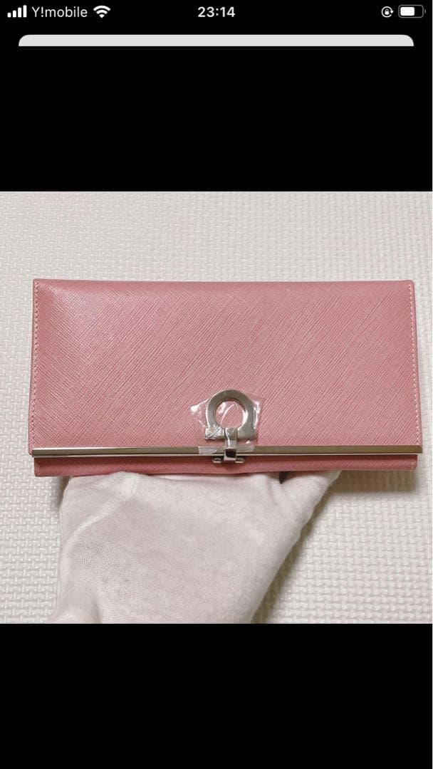 未使用Salvatore Ferragamoレザー長財布　　ピンク 箱付き