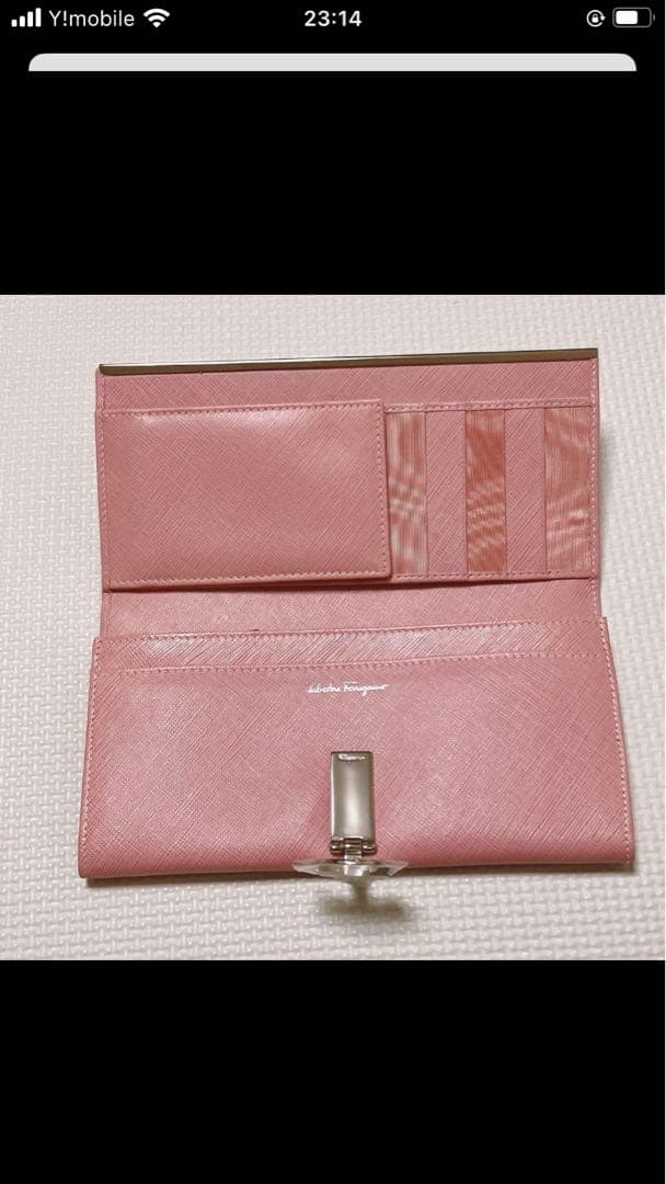 未使用Salvatore Ferragamoレザー長財布　　ピンク 箱付き
