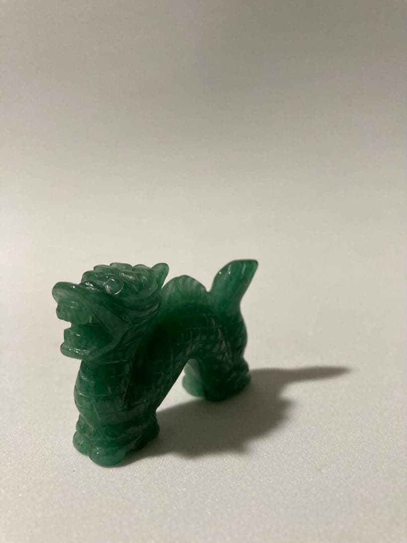 天然石　龍の置物　緑色