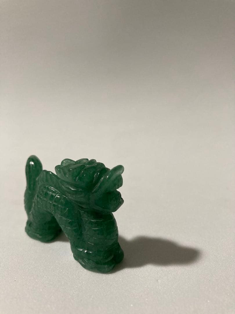 天然石　龍の置物　緑色