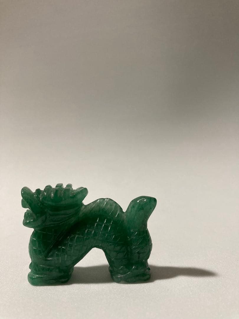 天然石　龍の置物　緑色