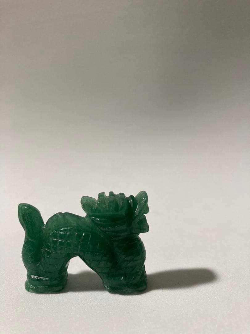 天然石　龍の置物　緑色