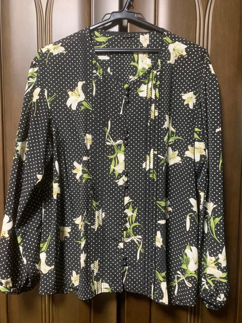 お値下げ！最終価格☆インゲボルグ水玉りりープリントブラウス