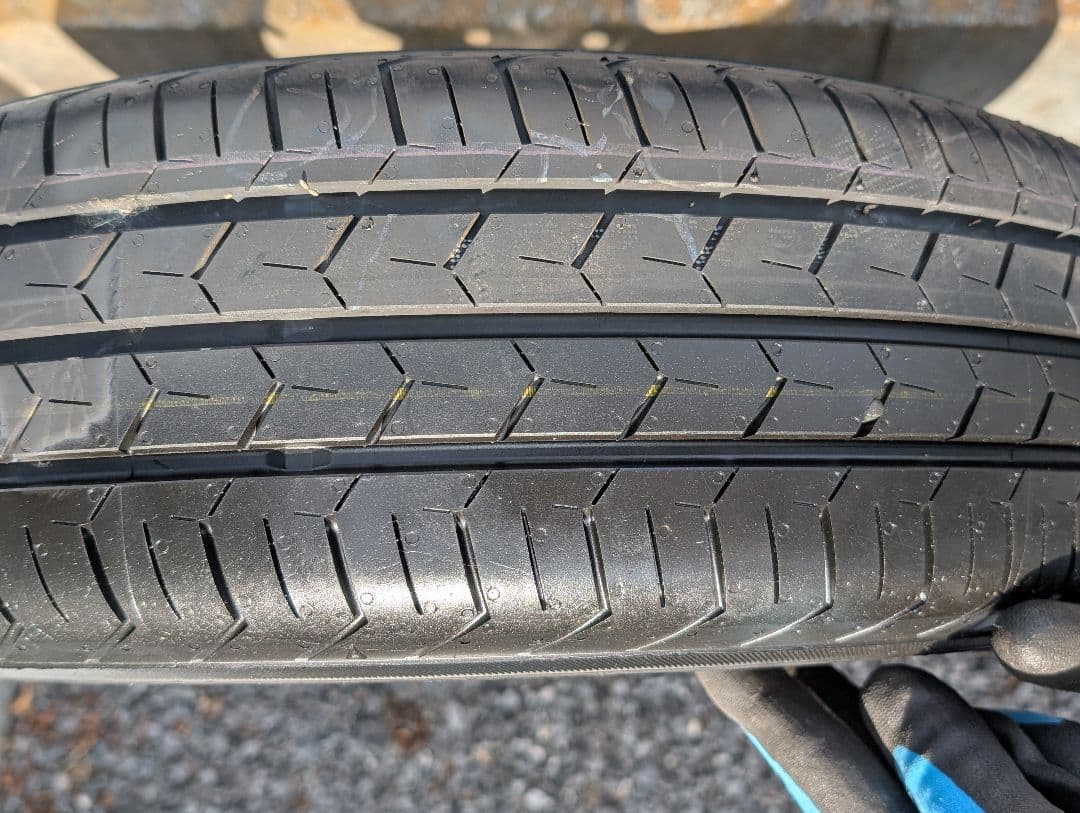 タフトダーククロムベンチャー新車外しタイヤセット