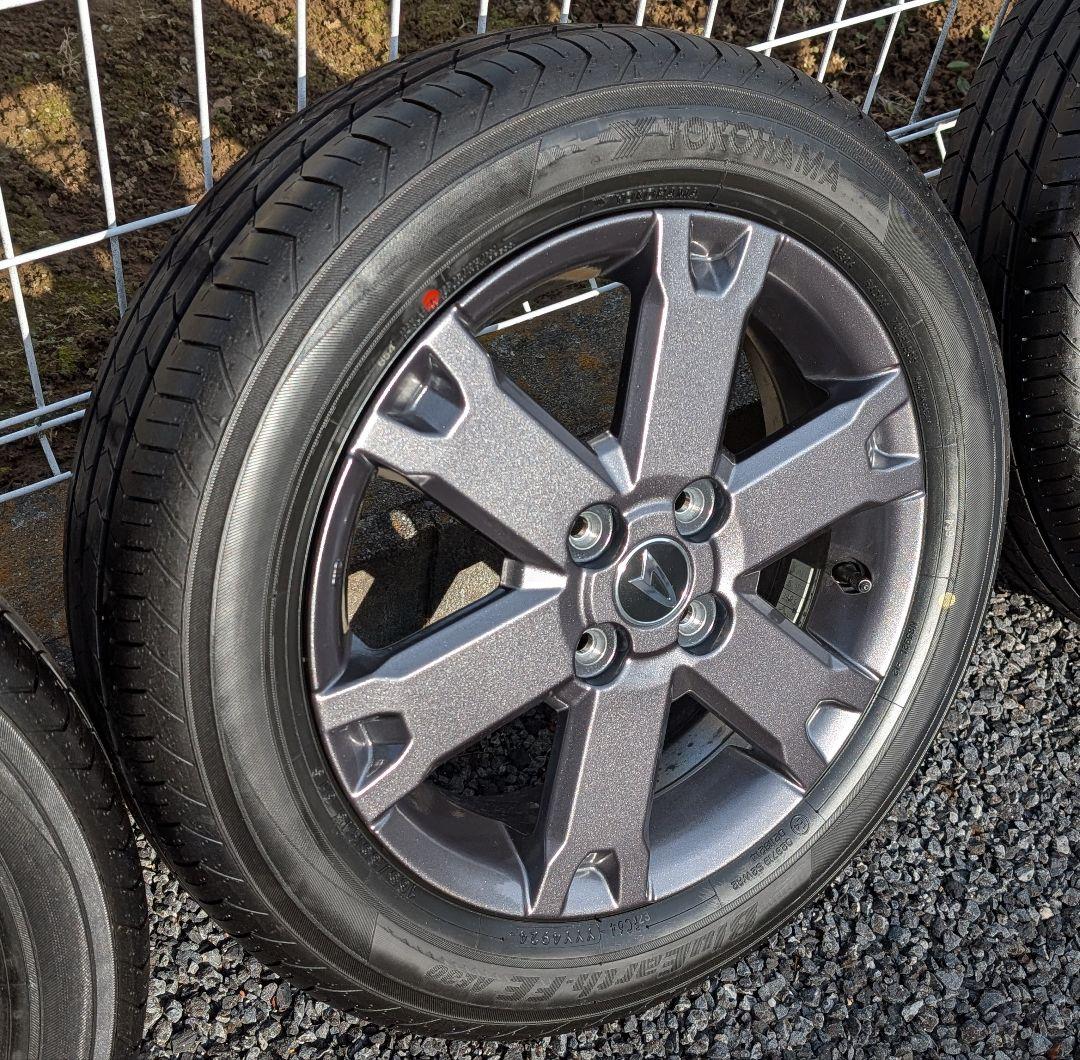 タフトダーククロムベンチャー新車外しタイヤセット