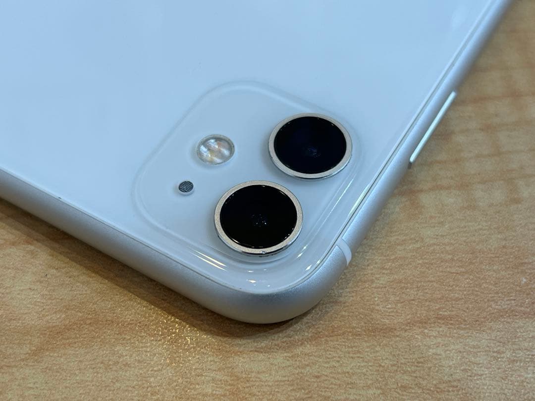 ☆ケース＆フィルム付き☆ iPhone 11 64GB ホワイト