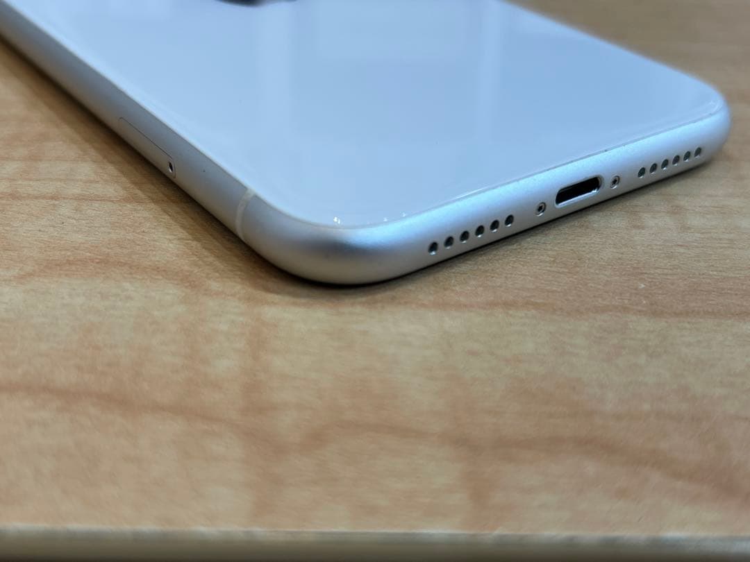 ☆ケース＆フィルム付き☆ iPhone 11 64GB ホワイト