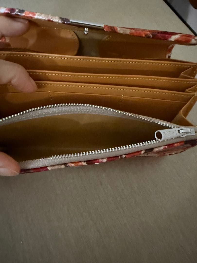 Isola 蛇皮長財布