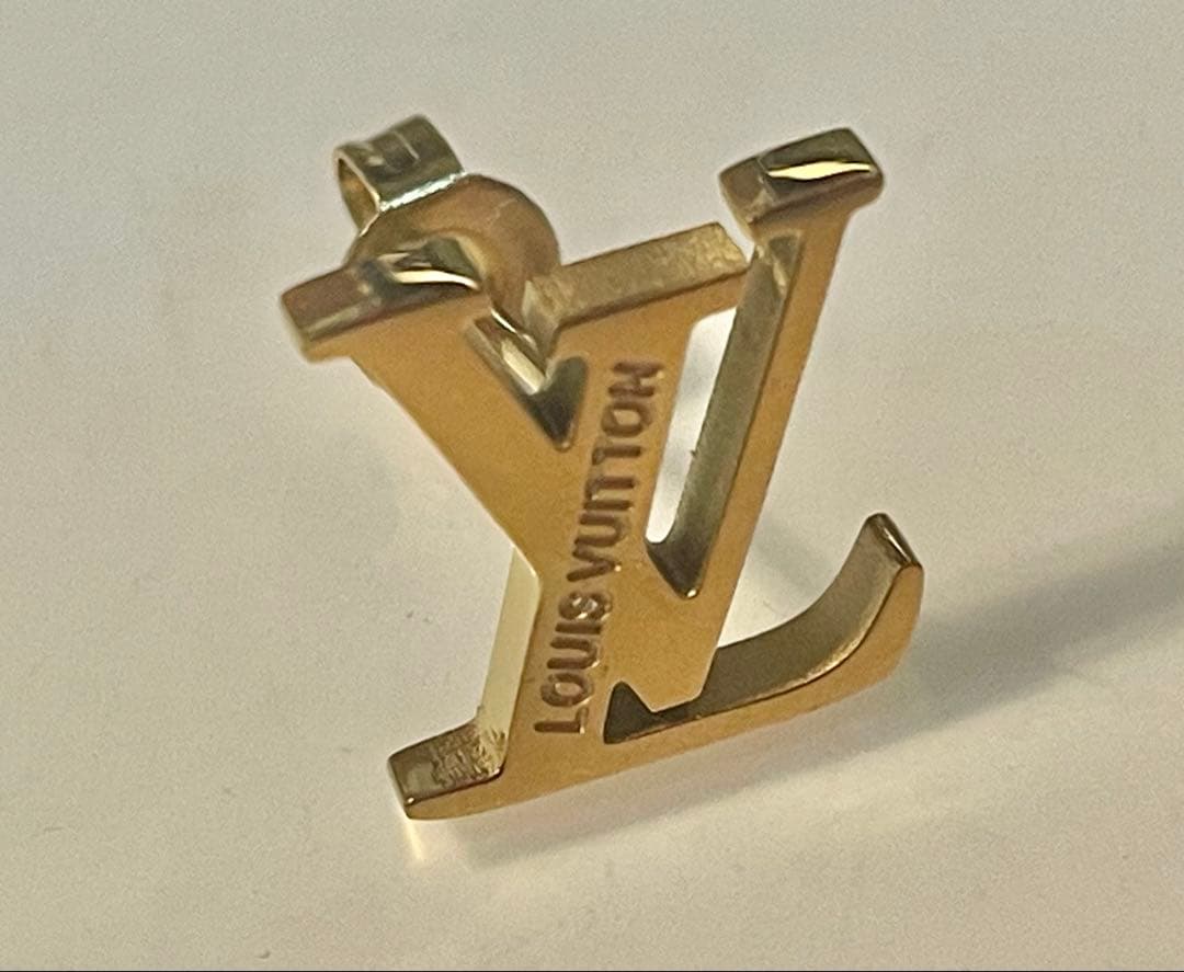 Louis Vuitton ゴールド LVロゴ ピアス(片耳)