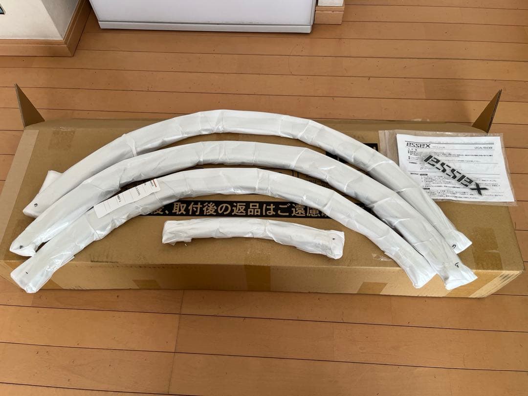 ハイエース200系　ESSEX リーガルフェンダー　ホワイトパール　未装着品