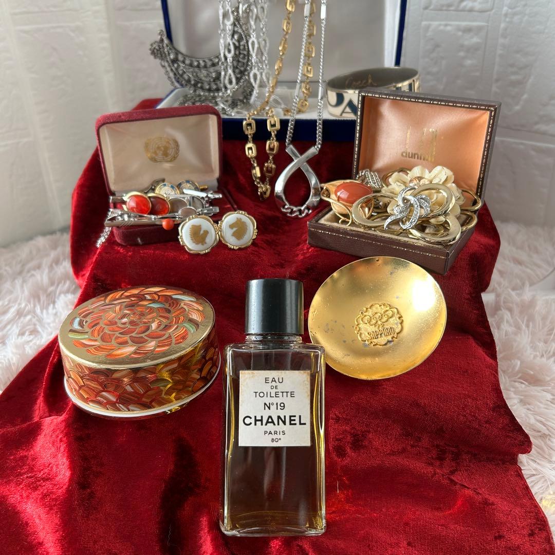 追加！【遺品/生前整理】アクセサリー COACH CHANEL ジバンシー　等⑦