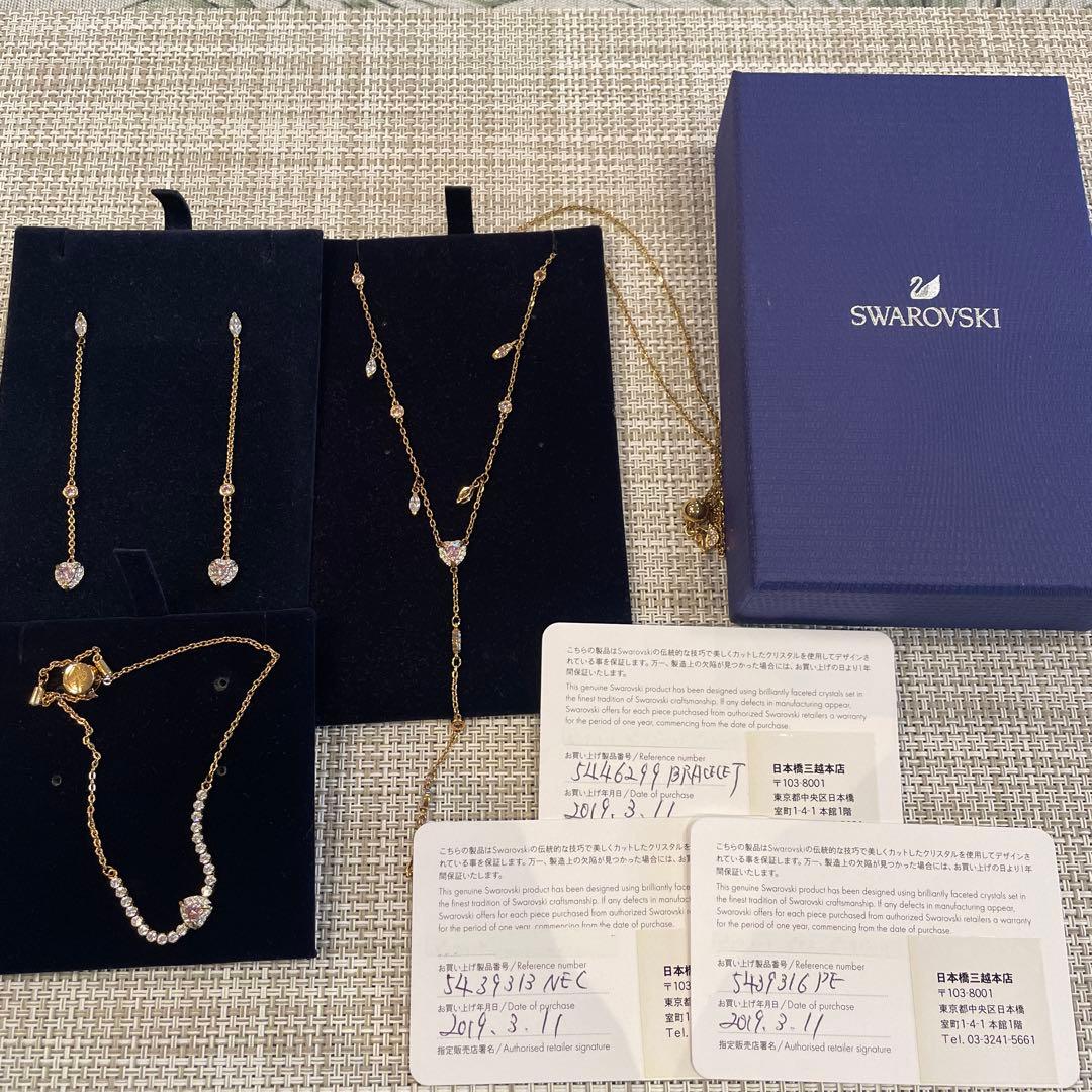 スワロフスキー　ネックレス、ピアス、ブレスレットセット