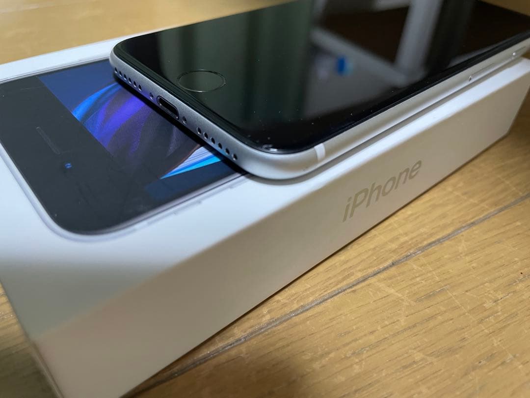 iphone se 第2世代 本体 64GB 箱あり