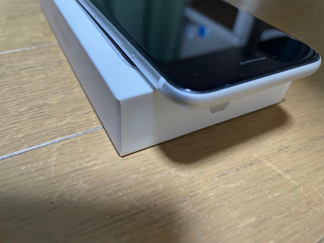 iphone se 第2世代 本体 64GB 箱あり