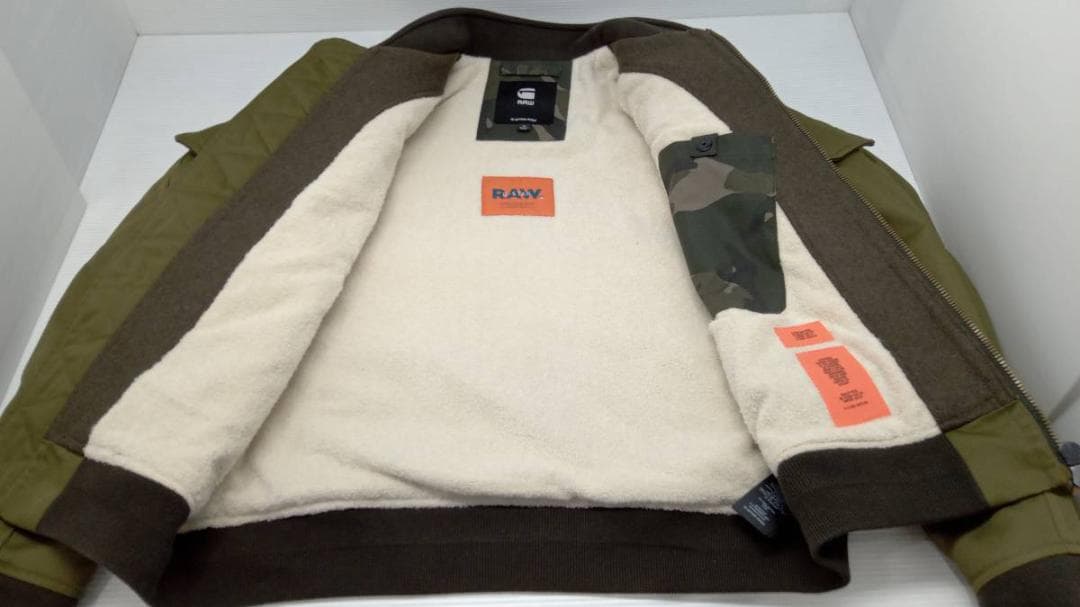 ミリタリージャケット オリーブ色