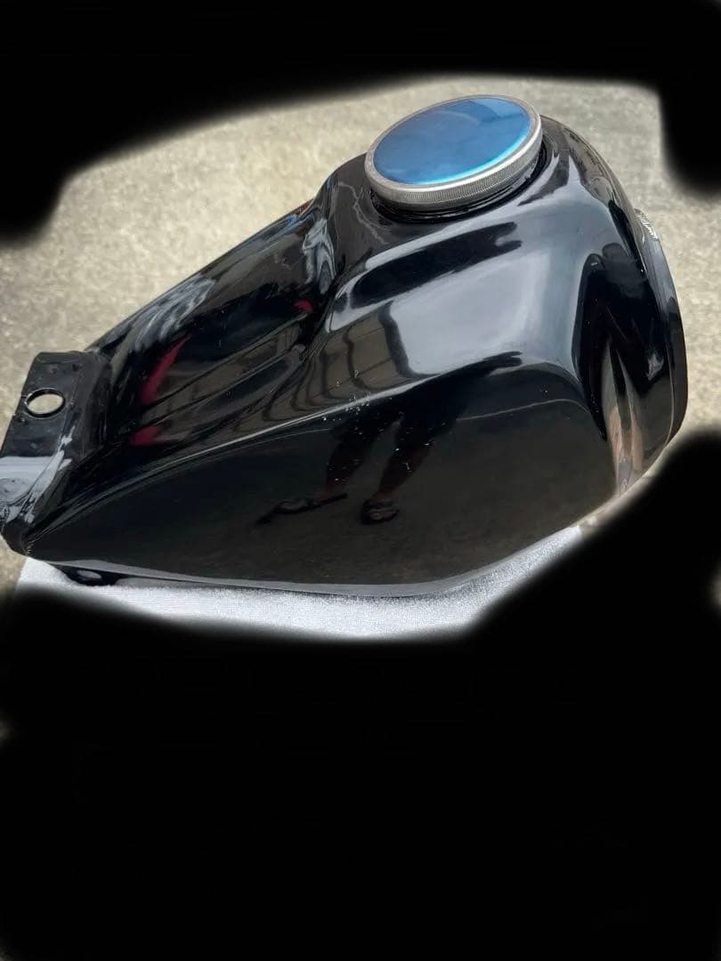 TW200 燃料タンク 黒 キー無しキャップ、取付ステー付