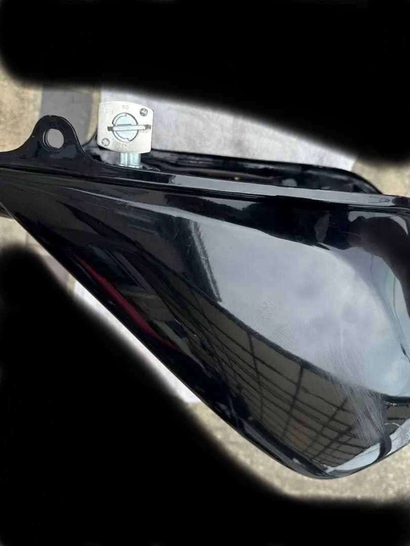 TW200 燃料タンク 黒 キー無しキャップ、取付ステー付
