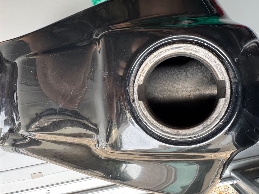 TW200 燃料タンク 黒 キー無しキャップ、取付ステー付