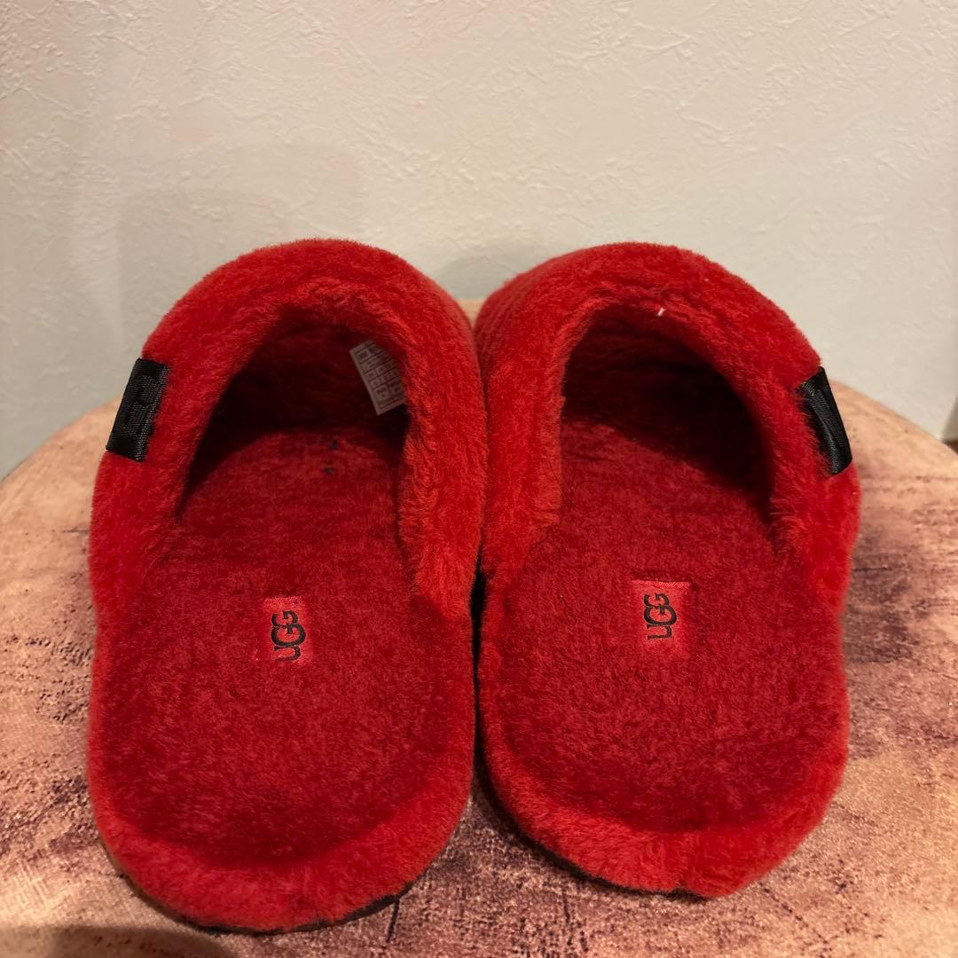 UGG レッド フリース スリッパ