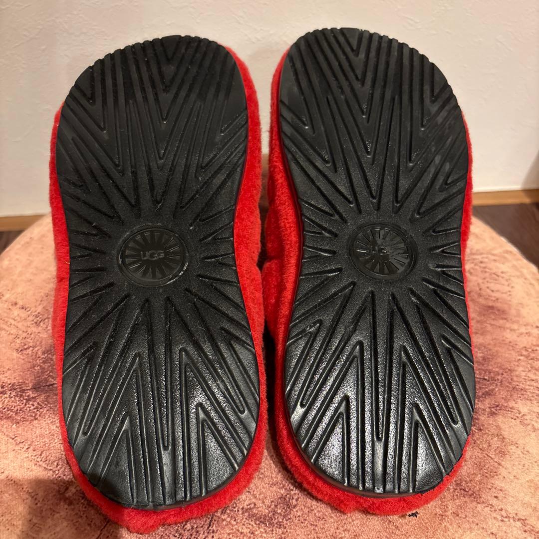 UGG レッド フリース スリッパ