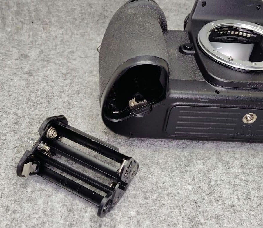 rareさまご購入予定品　Nikon F100 標準ズームレンズ付き