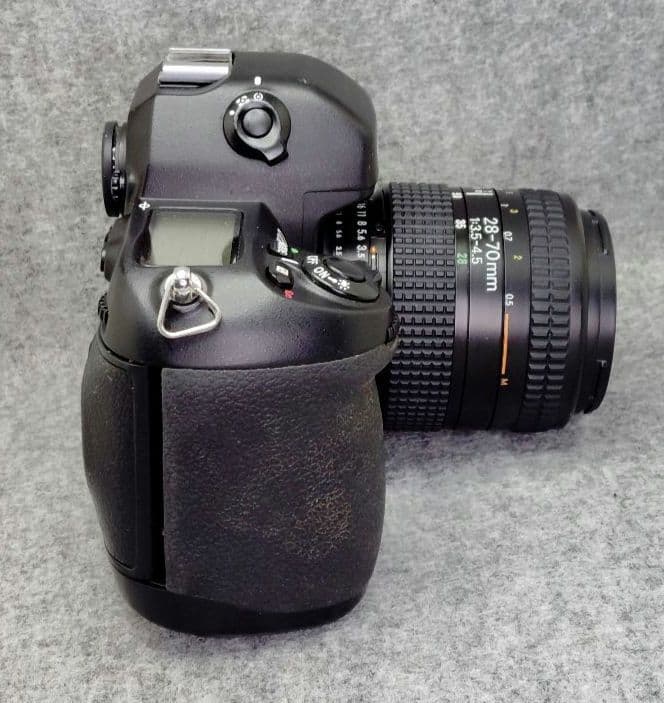 rareさまご購入予定品　Nikon F100 標準ズームレンズ付き