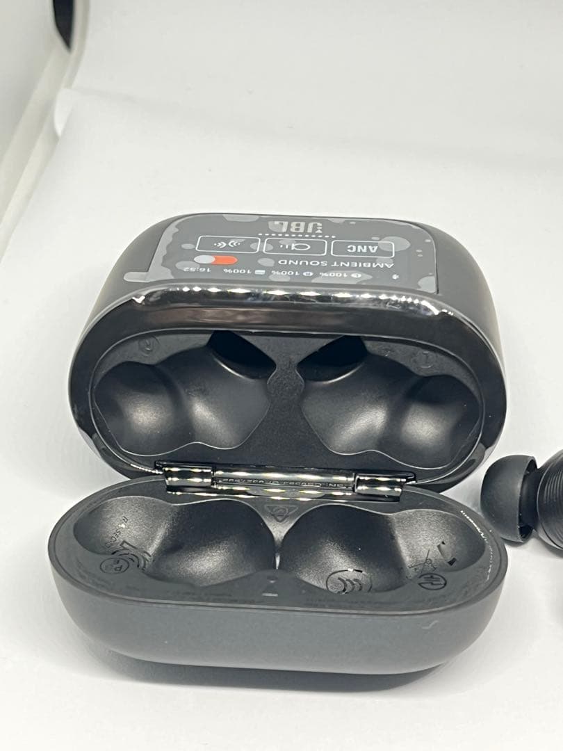 【美品】JBL TOUR PRO 2 ワイヤレスイヤホン シリコンケース付き