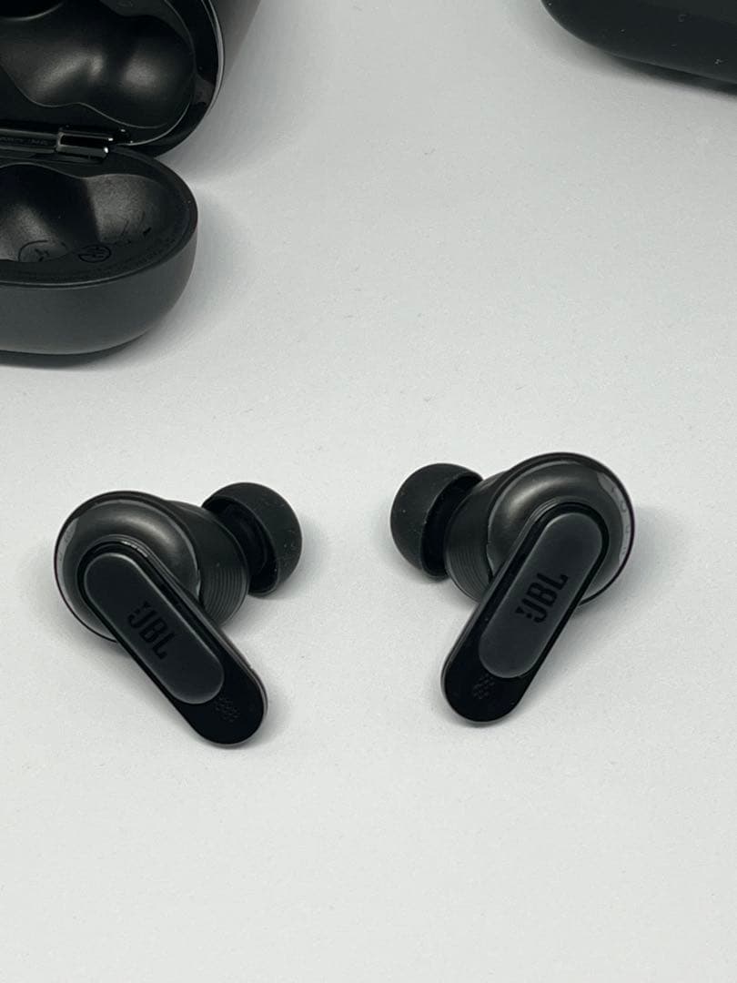 【美品】JBL TOUR PRO 2 ワイヤレスイヤホン シリコンケース付き