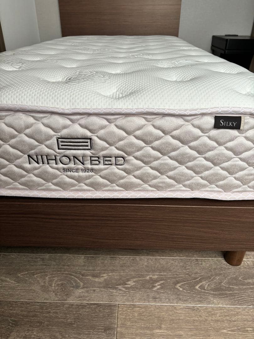 日本ベッド シルキーパフ 送料込/新品同様