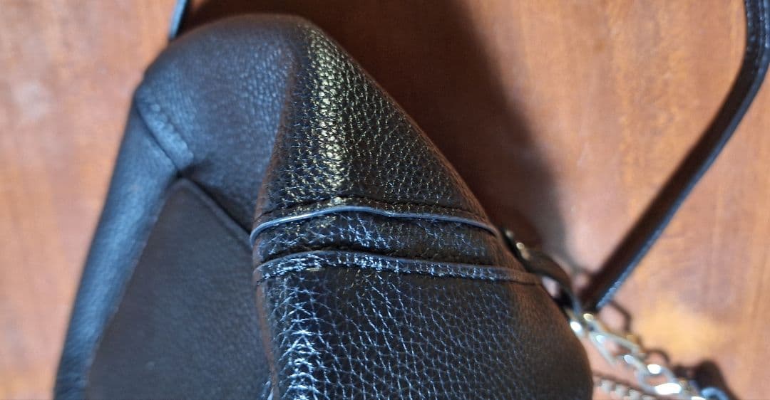 ヴィヴィアンウエストウッド 黒のヴィーガンレザーバケットバッグ