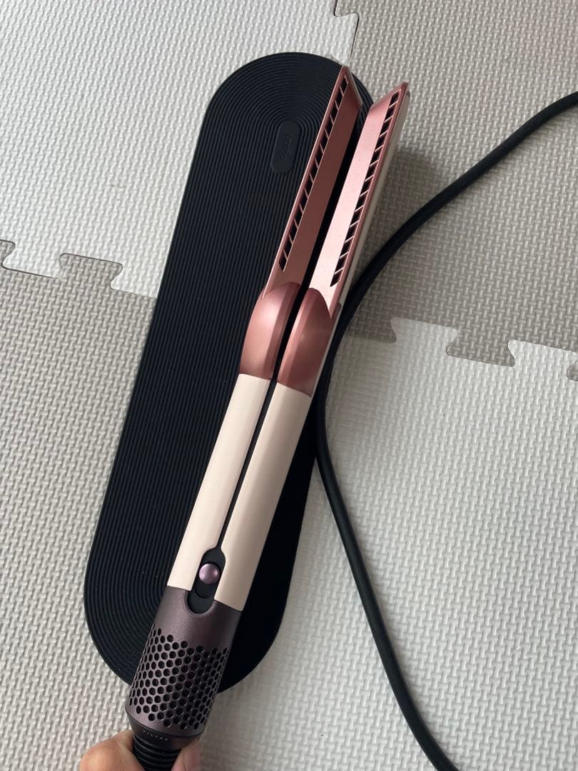 ダイソン　ヘアストレイトナー　ドライヤー