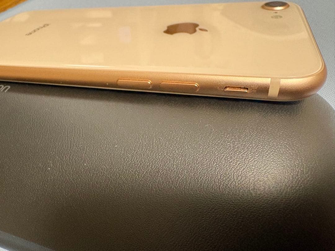 i Phone 8 Gold 64GB　SIMフリー（Apple通販）