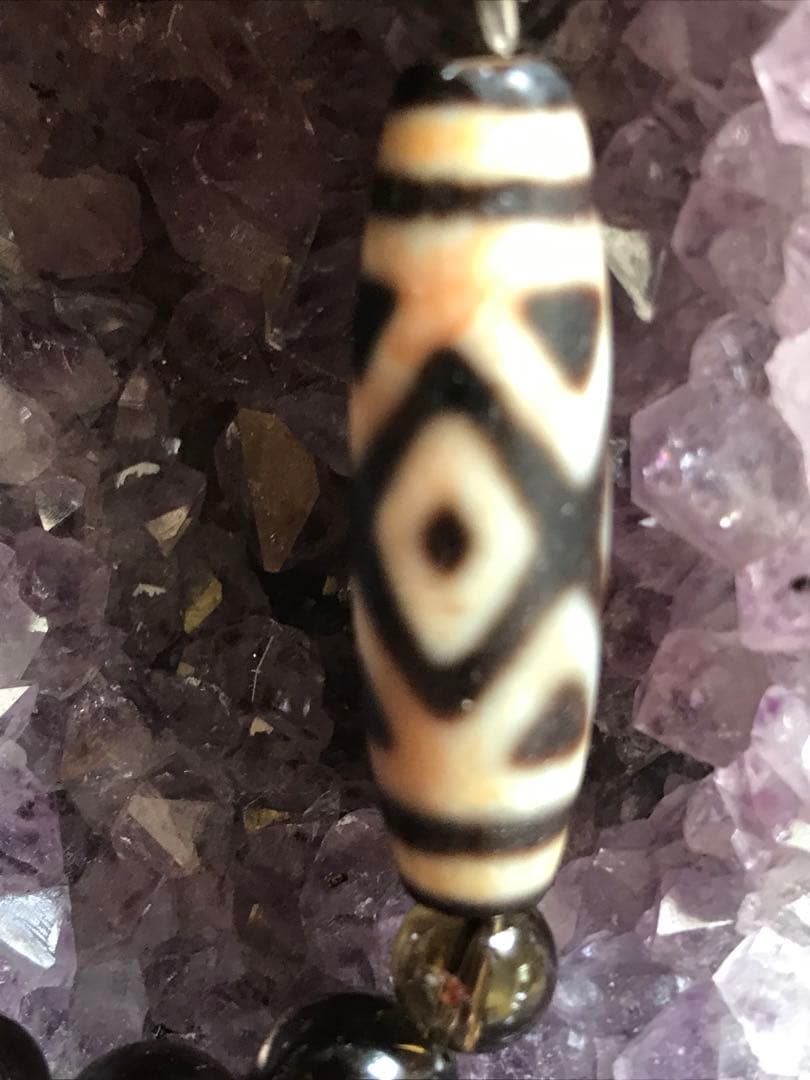 土日限定大幅値下げ‼️希少‼️老礦宝瓶天珠×風化金剛虎牙三眼天珠ブレスレット