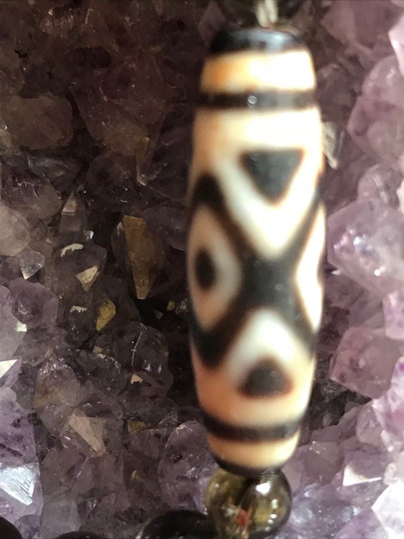 土日限定大幅値下げ‼️希少‼️老礦宝瓶天珠×風化金剛虎牙三眼天珠ブレスレット