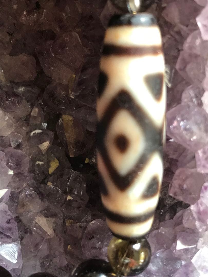 土日限定大幅値下げ‼️希少‼️老礦宝瓶天珠×風化金剛虎牙三眼天珠ブレスレット