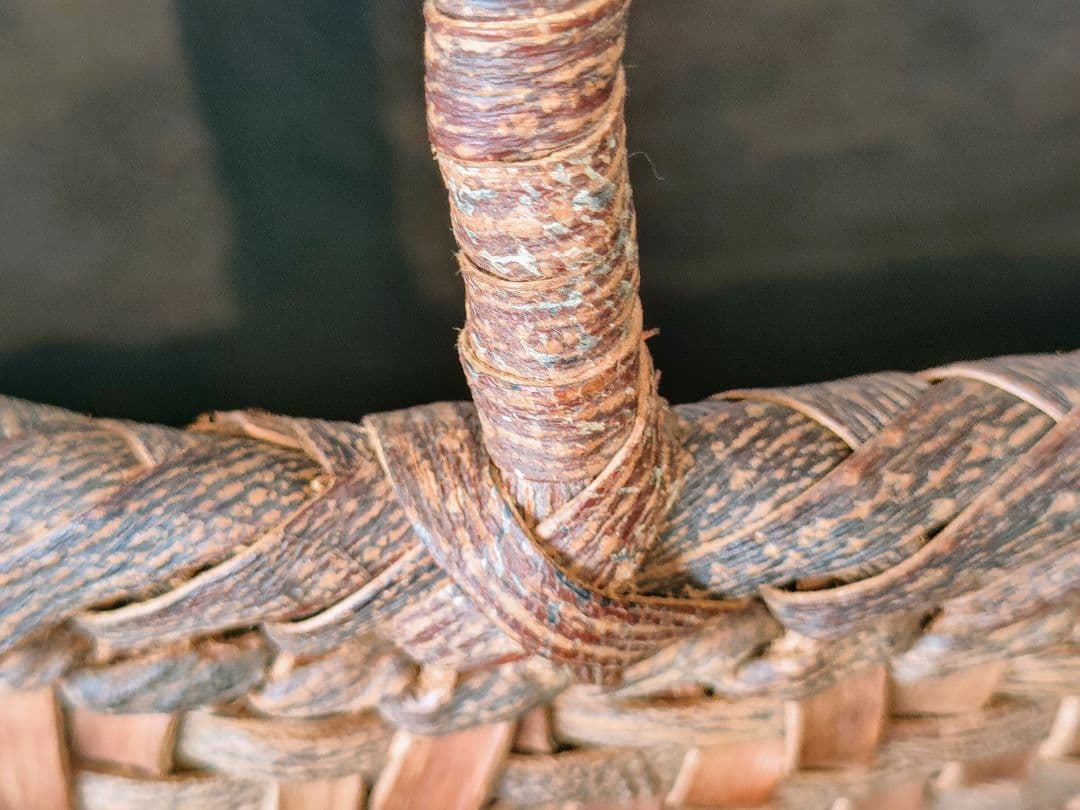 しの　希少天然素材 　沢胡桃かごバッグ　籠バック