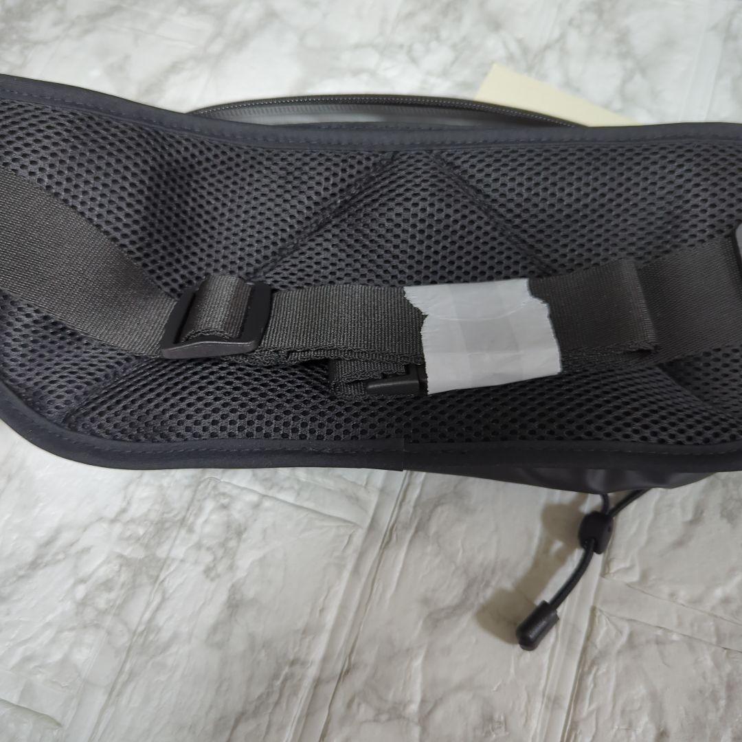 新品未使用　ロゴプリントバムバッグ　黒　ポシェット