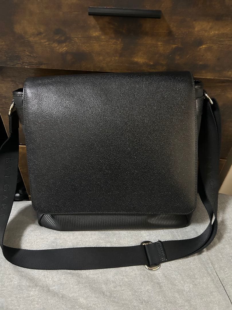 ロ*】様 BVLGARI ブラックレザーショルダーバッグ