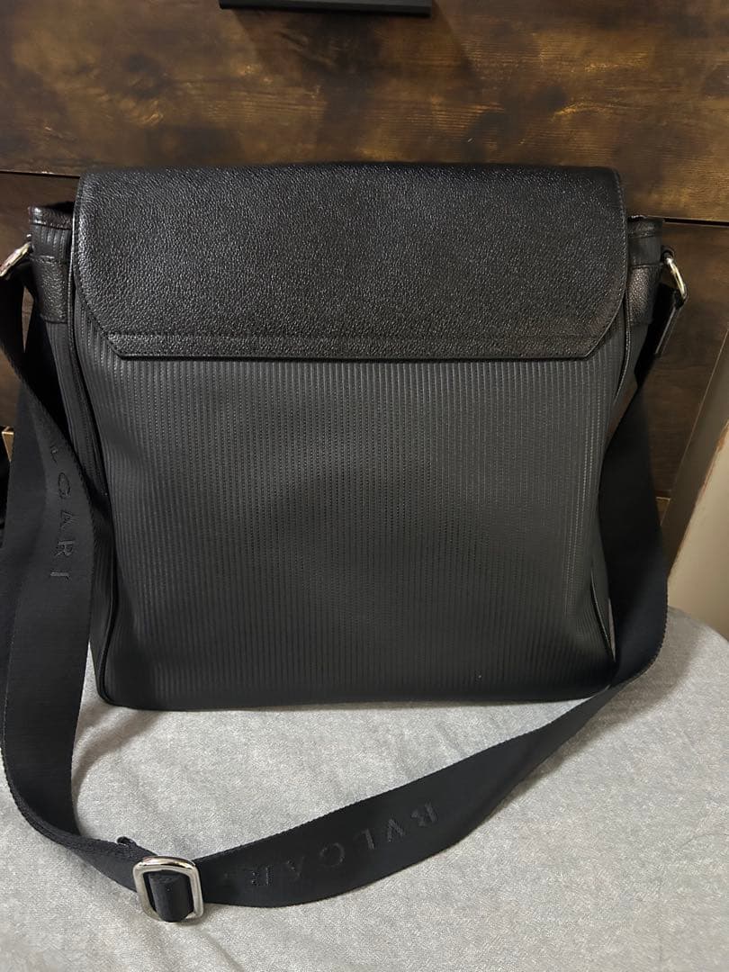 ロ*】様 BVLGARI ブラックレザーショルダーバッグ