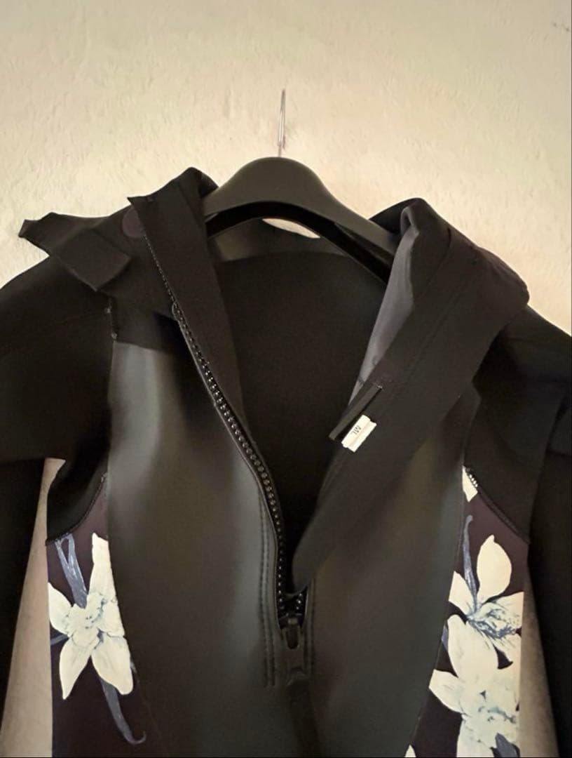 ROXY Synergy フルスーツ ブラック/フラワー