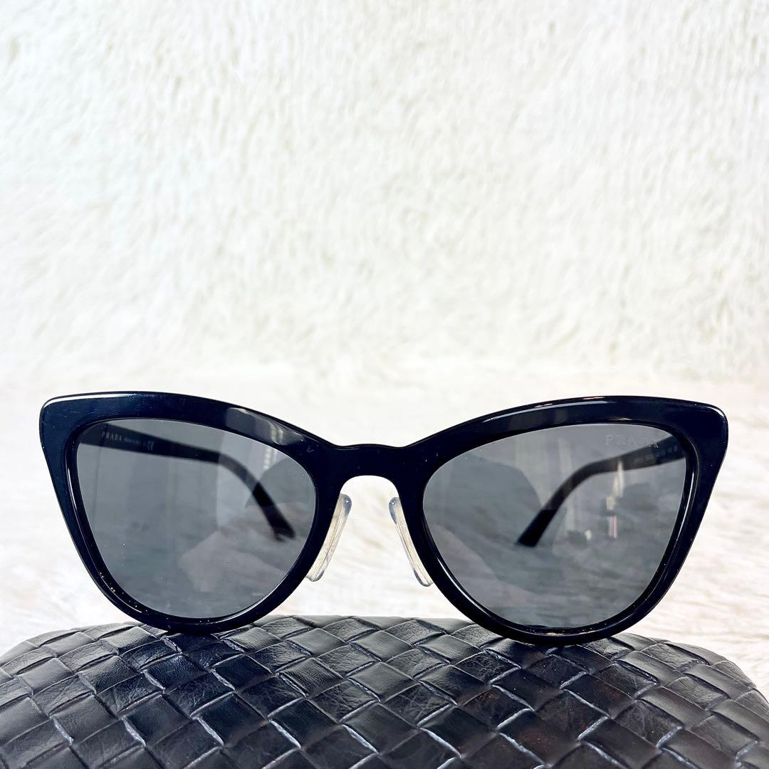 極美品　PRADA　サングラス　キャッツアイ　SPR01V　ブラックフレーム