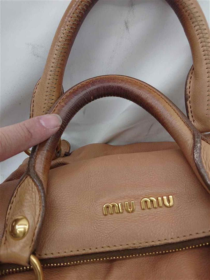 ◎ミュウミュウ レザー 2WAYショルダーバッグ ベージュ系 レディース