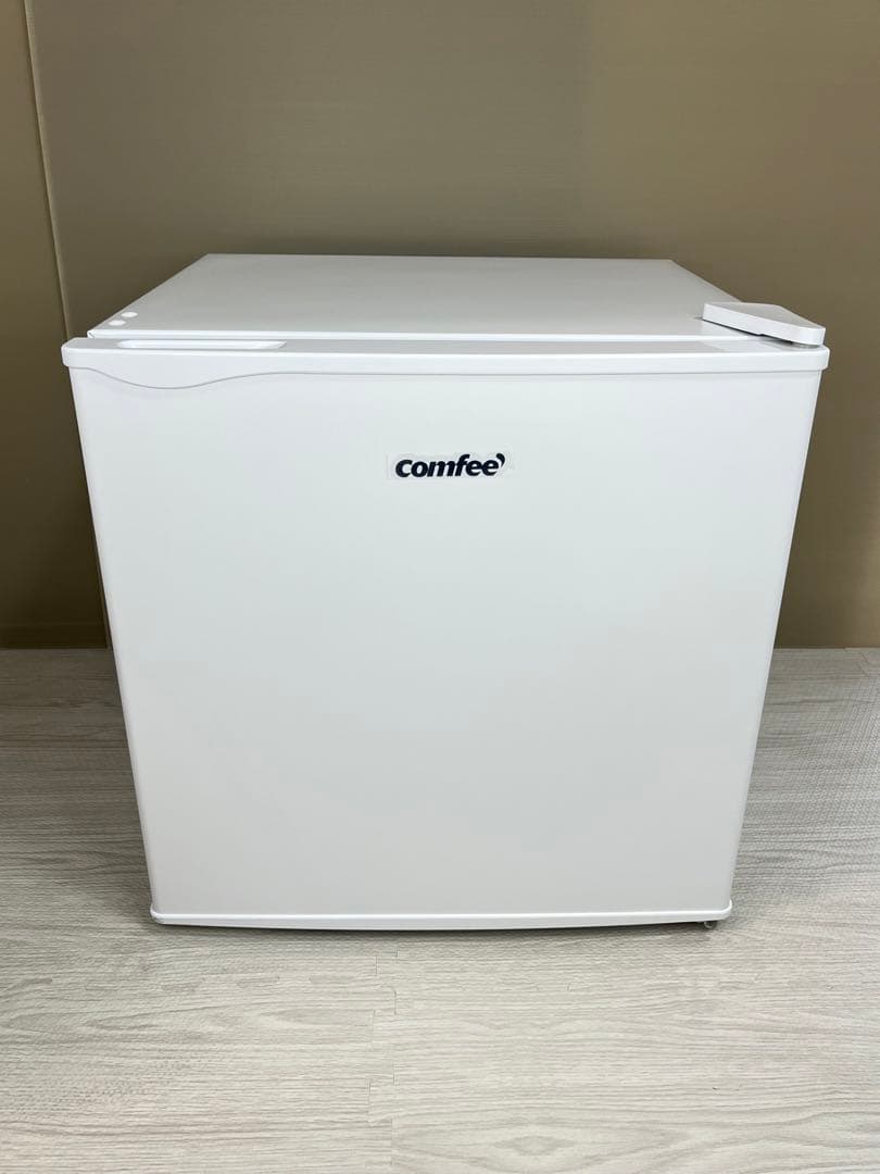 【極美品】comfee 冷蔵庫 冷凍付き　ホワイト　45Ｌ