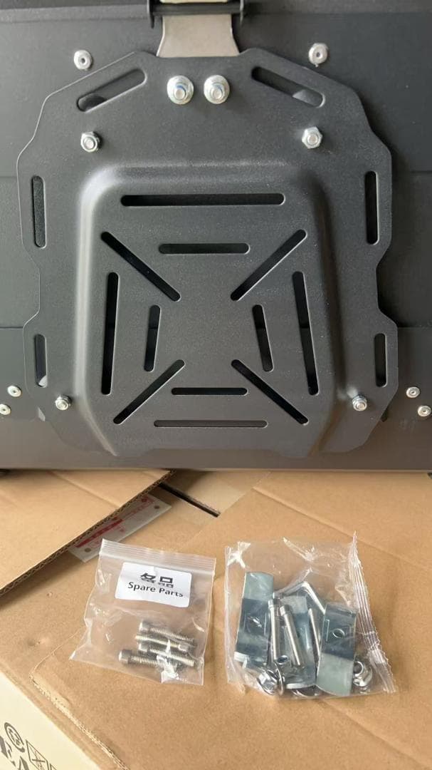 未使用中古美品 65Lバイクリアボックス アルミ制 ブラック