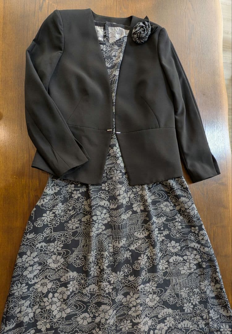 A262着物リメイク黒地正絹小紋Aラインワンピース★リボン・ブローチ