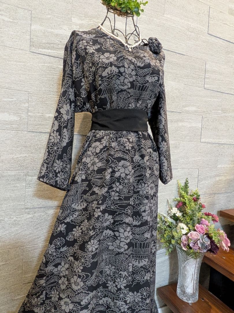 A262着物リメイク黒地正絹小紋Aラインワンピース★リボン・ブローチ