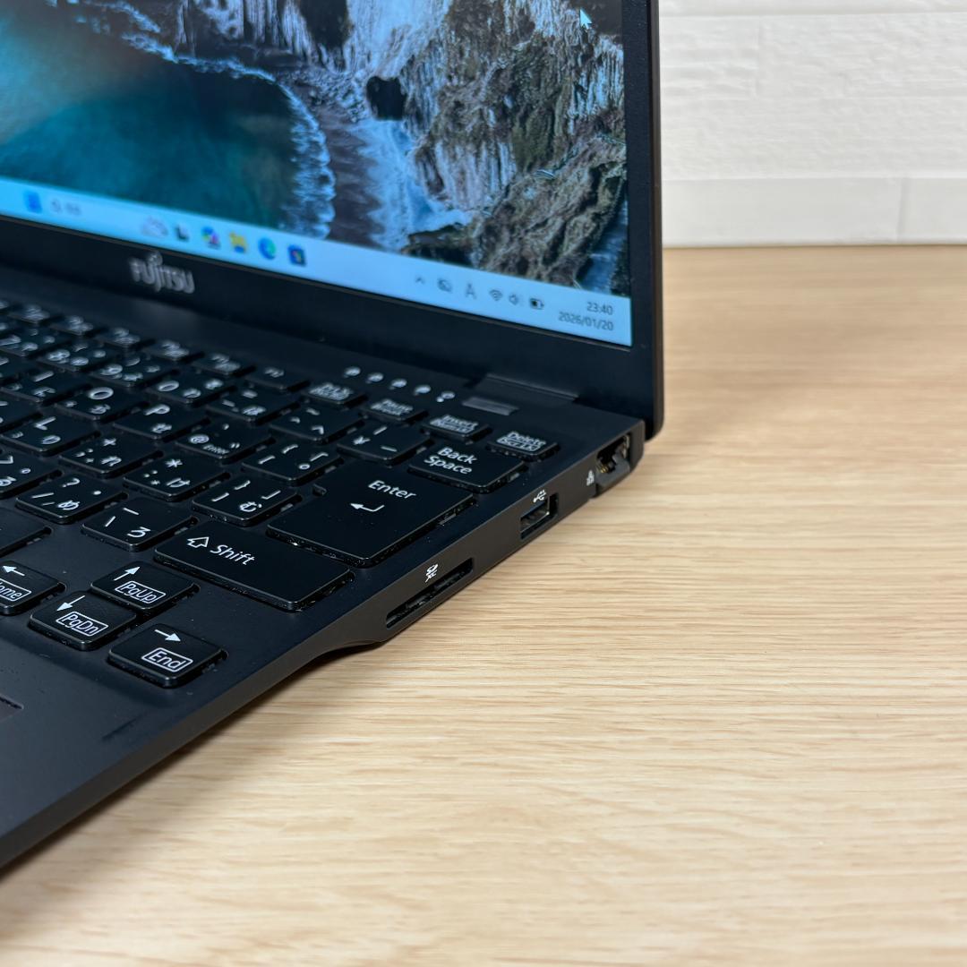 富士通　11世代i5　高年式　美品　ノートパソコン　Windows11　01