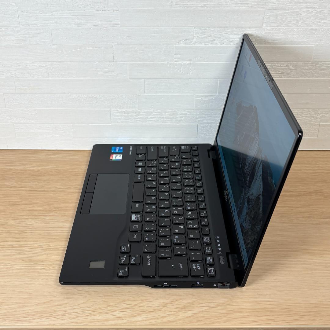 富士通　11世代i5　高年式　美品　ノートパソコン　Windows11　01