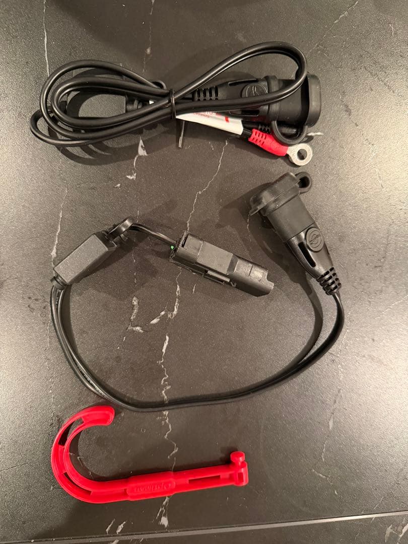 DUCATI 純正バッテリーチャージャー 12V出力、付属品と箱あり