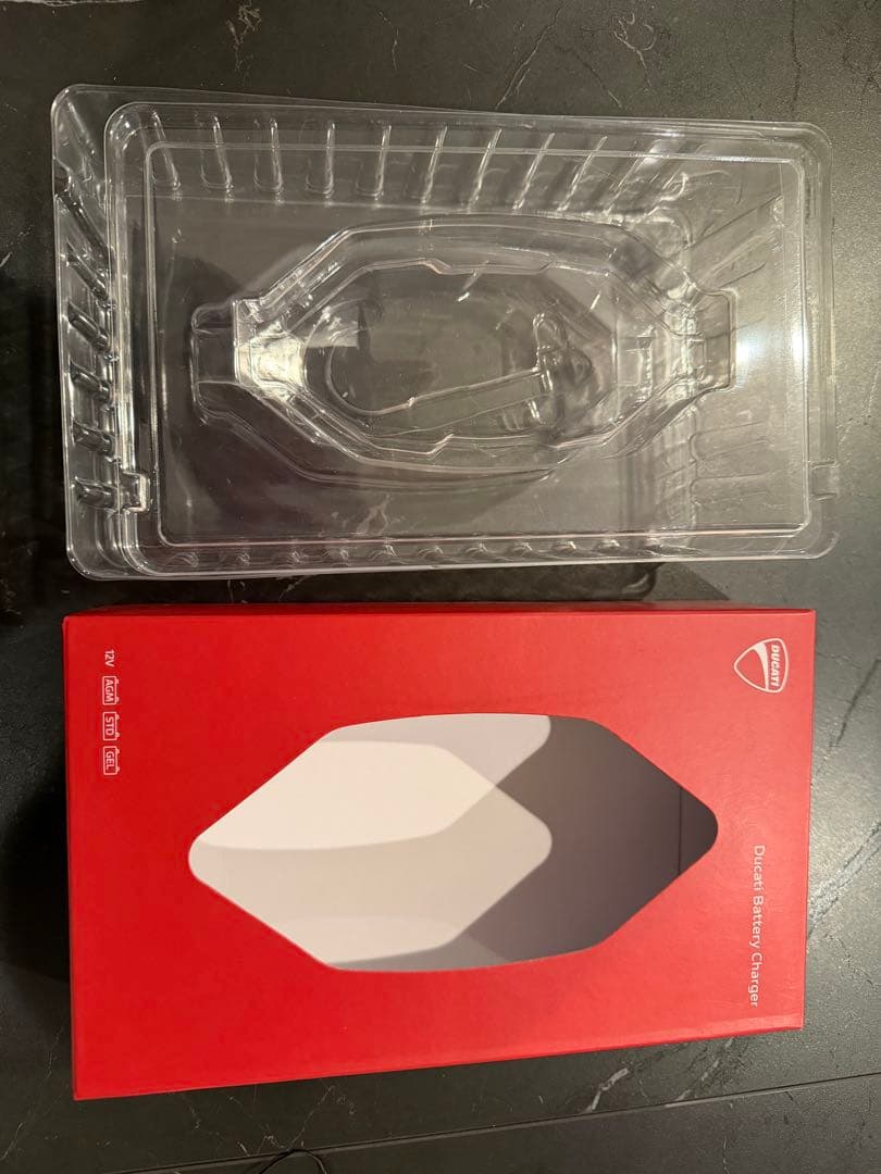 DUCATI 純正バッテリーチャージャー 12V出力、付属品と箱あり